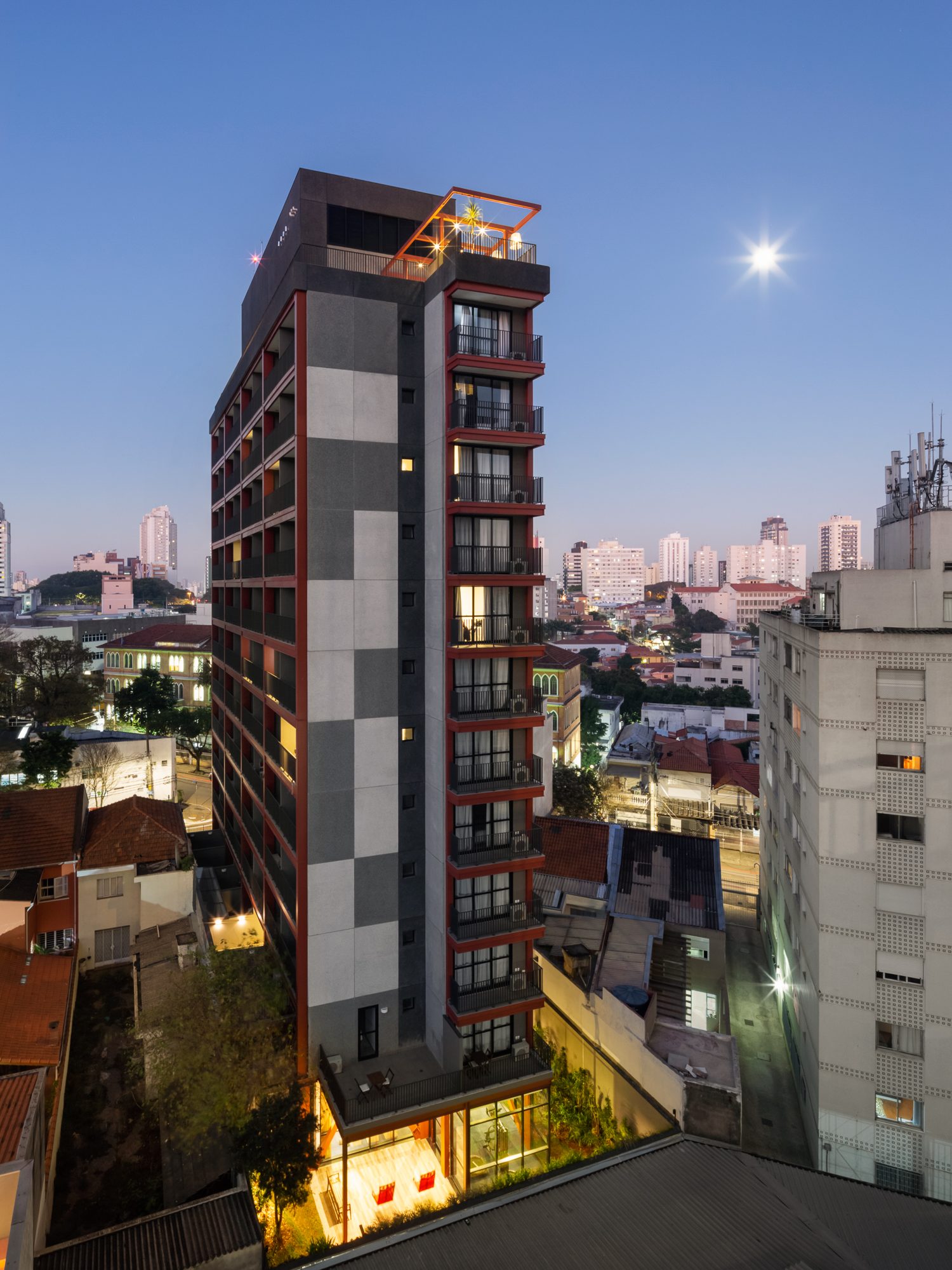Empreendimento Urbic Vila Mariana, localizado na Rua Tomas Alves, São Paulo - SP. Projeto de arquitetura desenvolvido por IDE STUDIO