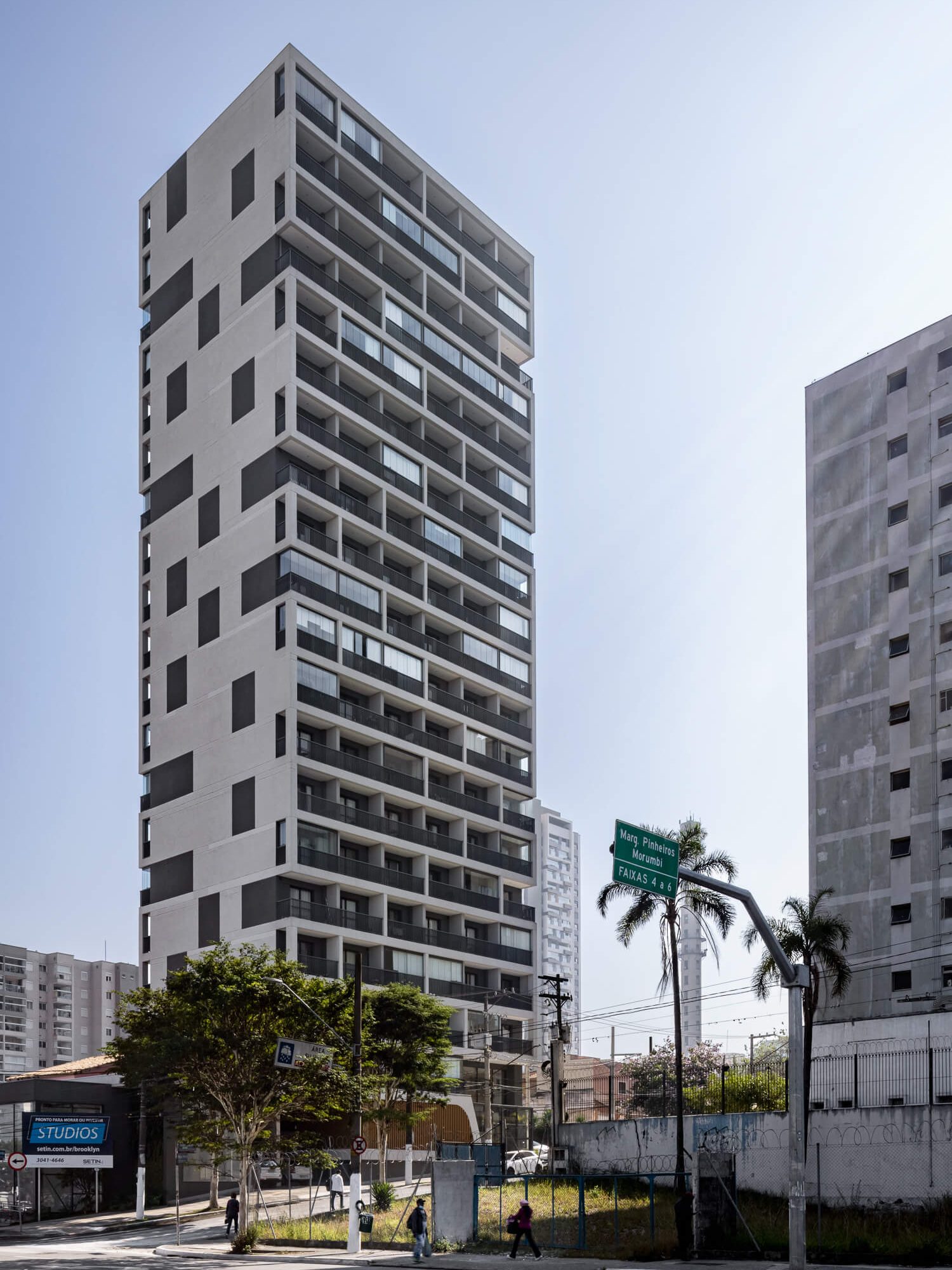 Empreendimento Brooklyn Studios, localizado na Av. Roque Petroni Junior, São Paulo - SP. Projeto de arquitetura desenvolvido por IDE STUDIO.