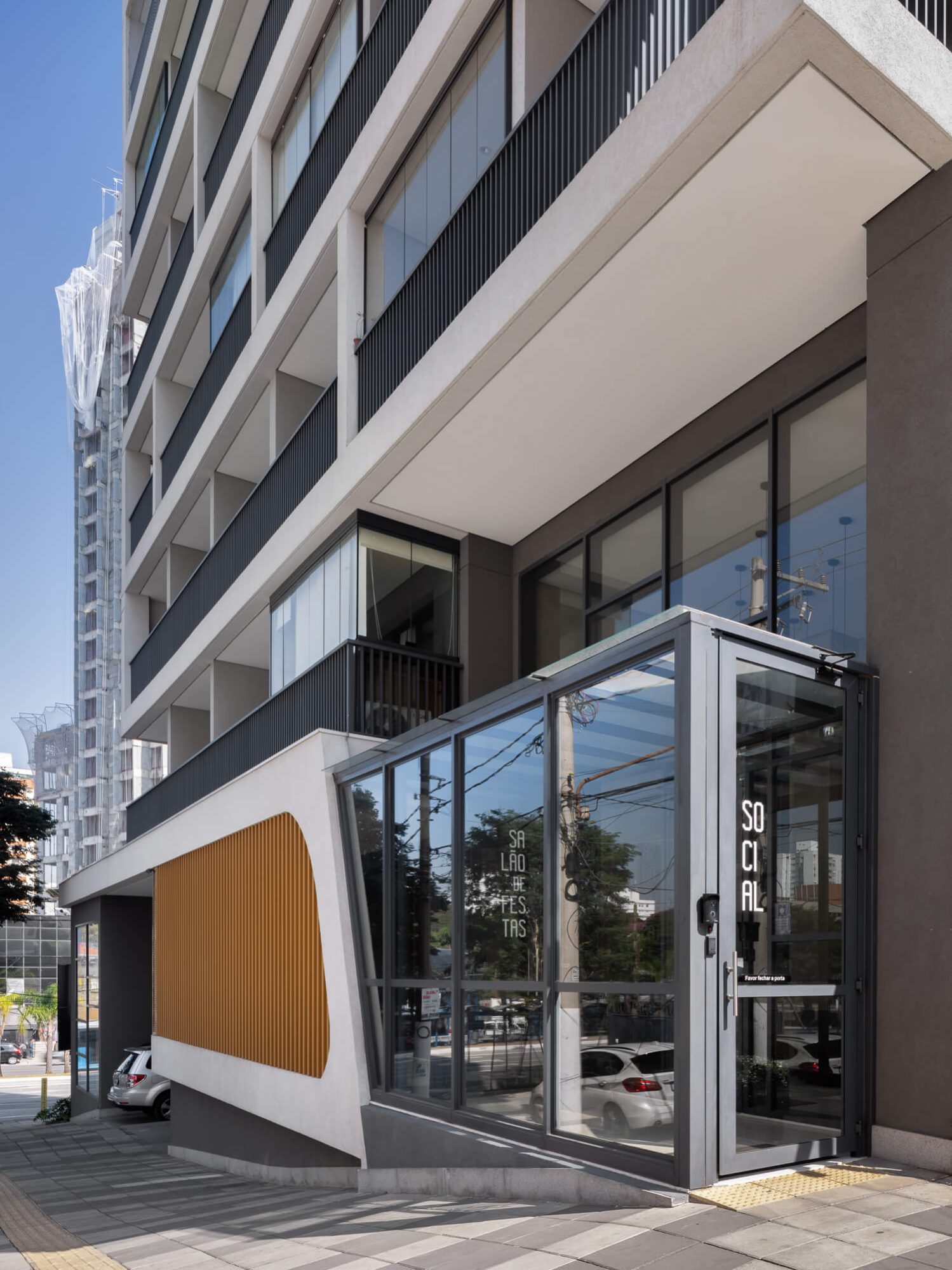 Empreendimento Brooklyn Studios, localizado na Av. Roque Petroni Junior, São Paulo - SP. Projeto de arquitetura desenvolvido por IDE STUDIO.