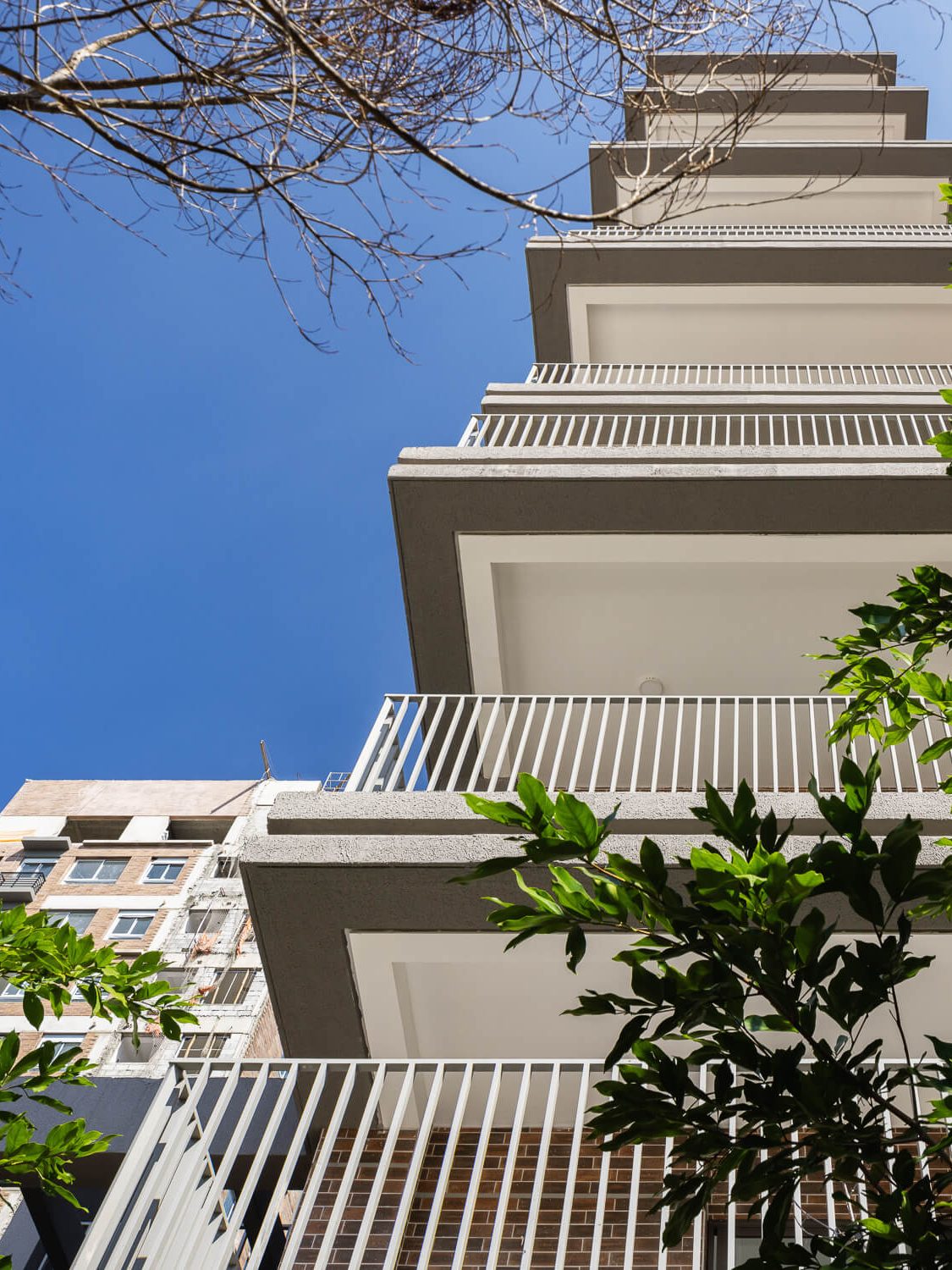 Empreendimento B.Long Ibirapuera, localizado na Avenida Agami, São Paulo - SP. Projeto de arquitetura desenvolvido por IDE STUDIO