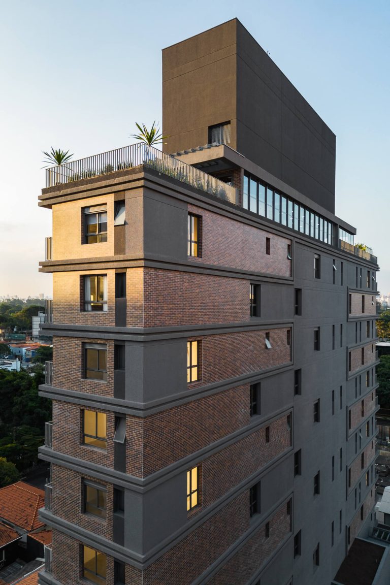 Empreendimento B.Long Ibirapuera, localizado na Avenida Agami, São Paulo - SP. Projeto de arquitetura desenvolvido por IDE STUDIO